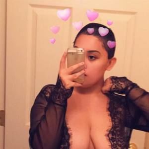 Meet your Posher, Corina